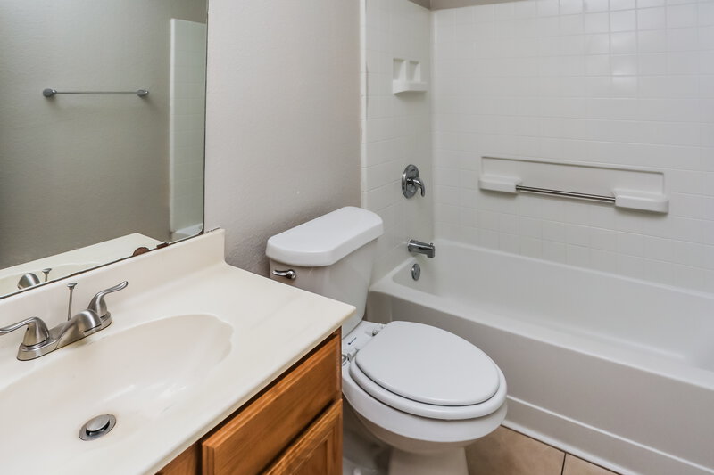 1,930/Mo, 1209 Hawthorne Ct Royse City, TX 75189 Bathroom View 2
