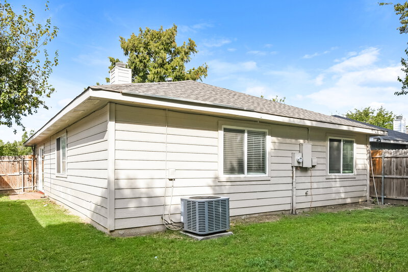 1,730/Mo, 6710 Silver Sage Dr Fort Worth, TX 76137 Rear View