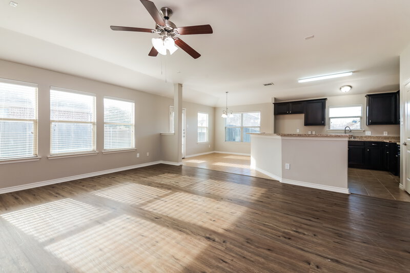 1,995/Mo, 102 Forest Grv S Princeton, TX 75407 Living Room View