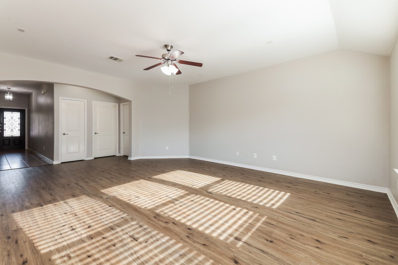 1,995/Mo, 102 Forest Grv S Princeton, TX 75407 Living Room View 3