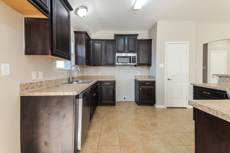1,995/Mo, 102 Forest Grv S Princeton, TX 75407 Kitchen View