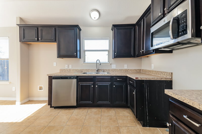 1,995/Mo, 102 Forest Grv S Princeton, TX 75407 Kitchen View 2