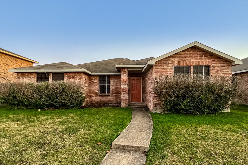 3,080/Mo, 1038 Graystone Dr Lancaster, TX 75134 External View