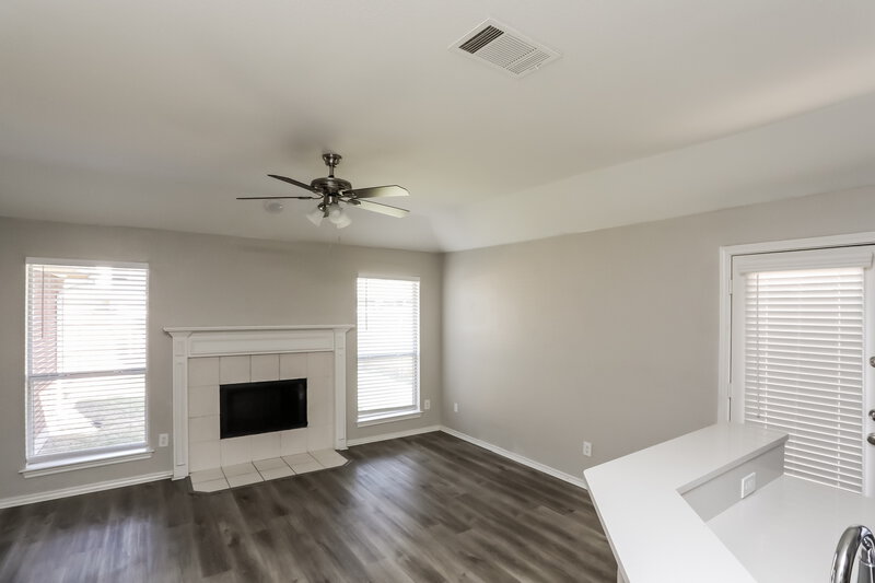 2,355/Mo, 741 Bahama Dr Lancaster, TX 75146 Living Room View