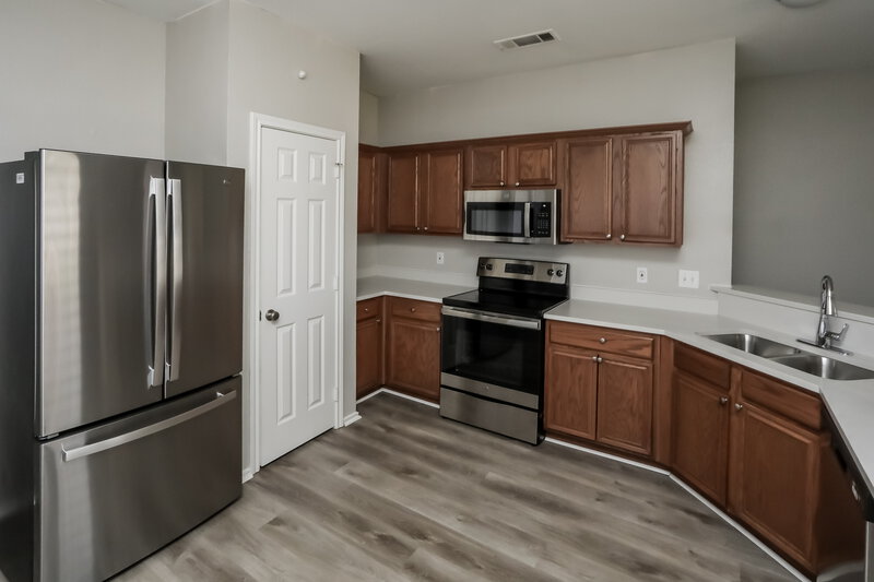 2,355/Mo, 741 Bahama Dr Lancaster, TX 75146 Kitchen View 2