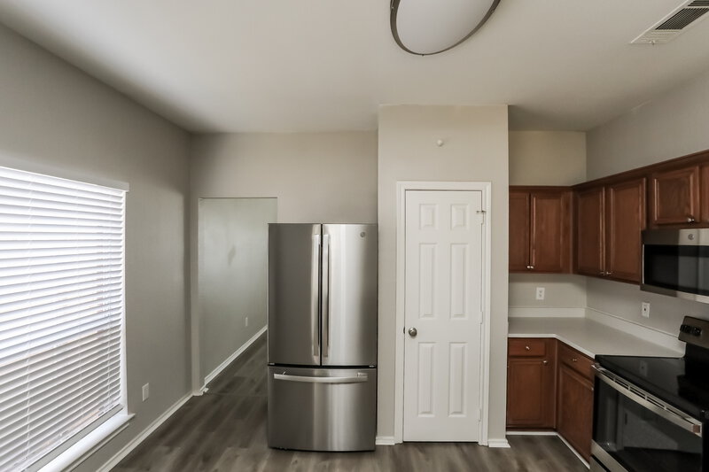 2,355/Mo, 741 Bahama Dr Lancaster, TX 75146 Kitchen View 3