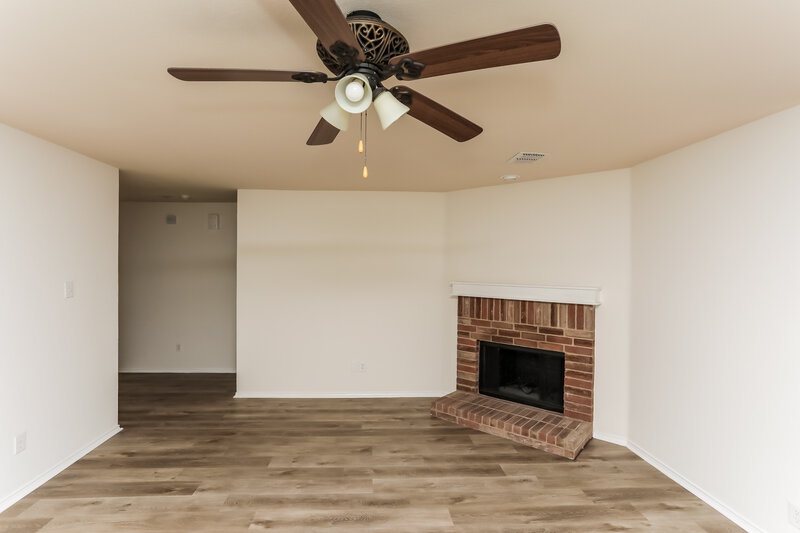 2,180/Mo, 332 Silver Lake Trl Fort Worth, TX 76140 Living Room View