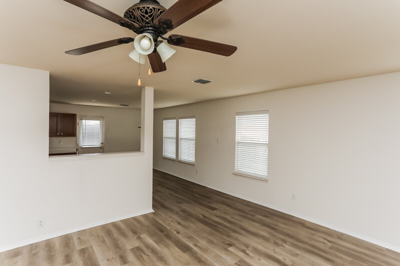 2,180/Mo, 332 Silver Lake Trl Fort Worth, TX 76140 Living Room View 2