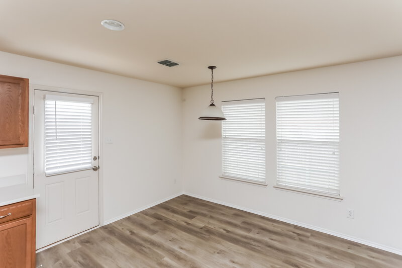 2,180/Mo, 332 Silver Lake Trl Fort Worth, TX 76140 Dining Room View