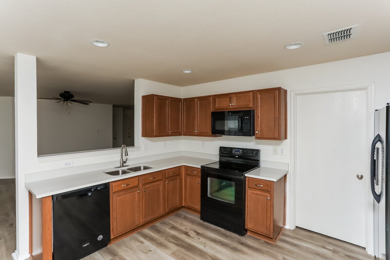 2,180/Mo, 332 Silver Lake Trl Fort Worth, TX 76140 Kitchen View