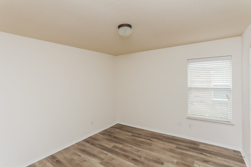 2,180/Mo, 332 Silver Lake Trl Fort Worth, TX 76140 Bedroom View