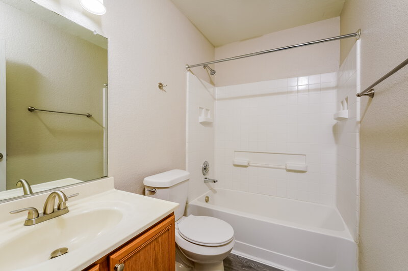 1,905/Mo, 306 Olivia Ln Anna, TX 75409 Bathroom View