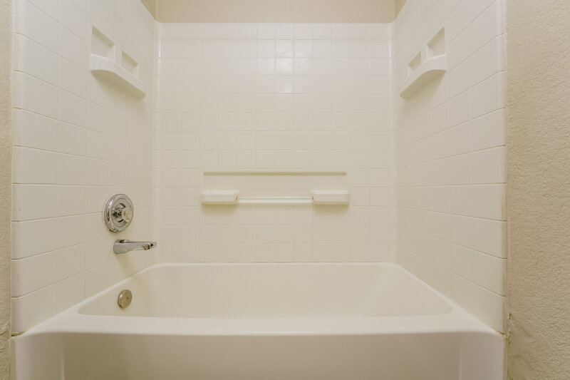 1,905/Mo, 306 Olivia Ln Anna, TX 75409 Bathroom View 2
