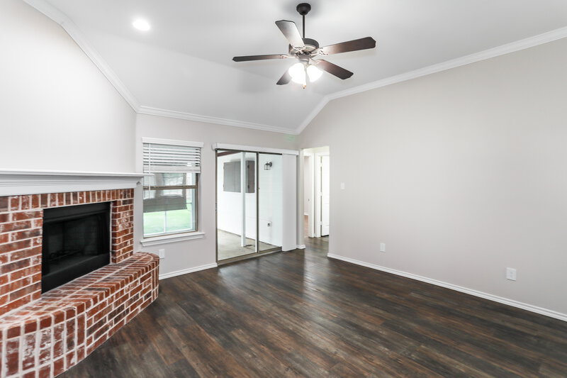 2,195/Mo, 820 Greenview Ct Aubrey, TX 76227 Living Room View 2