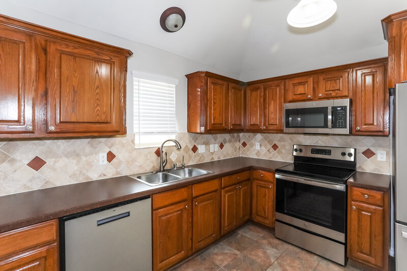 2,195/Mo, 820 Greenview Ct Aubrey, TX 76227 Kitchen View 2