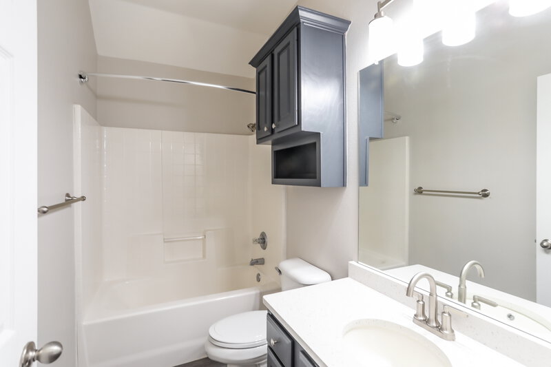 2,195/Mo, 820 Greenview Ct Aubrey, TX 76227 Main Bathroom View