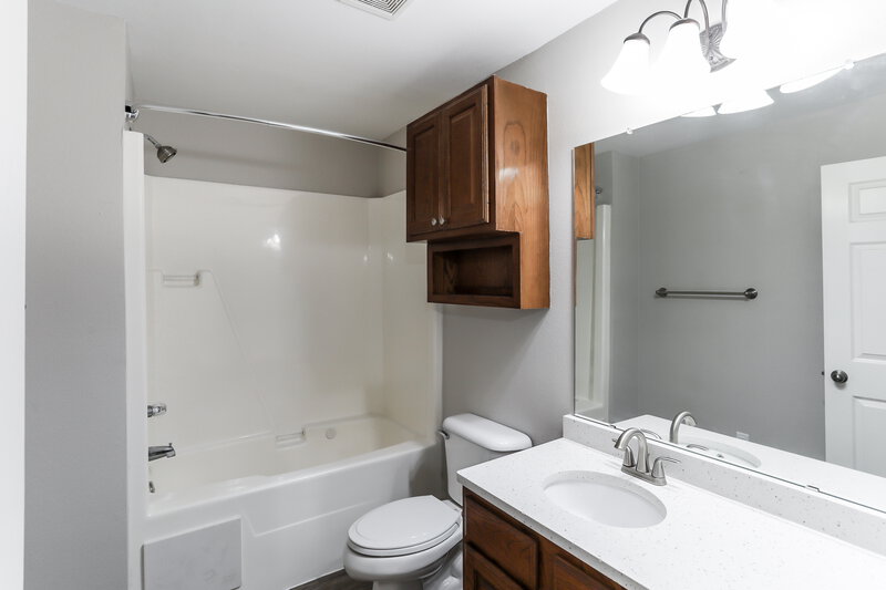 2,195/Mo, 820 Greenview Ct Aubrey, TX 76227 Bathroom View