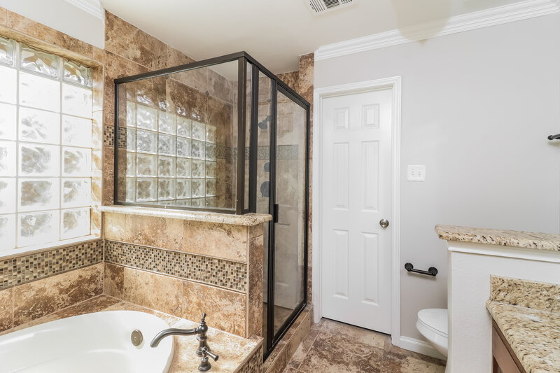 2,680/Mo, 9700 Westmere Ln Fort Worth, TX 76108 Main Bathroom View