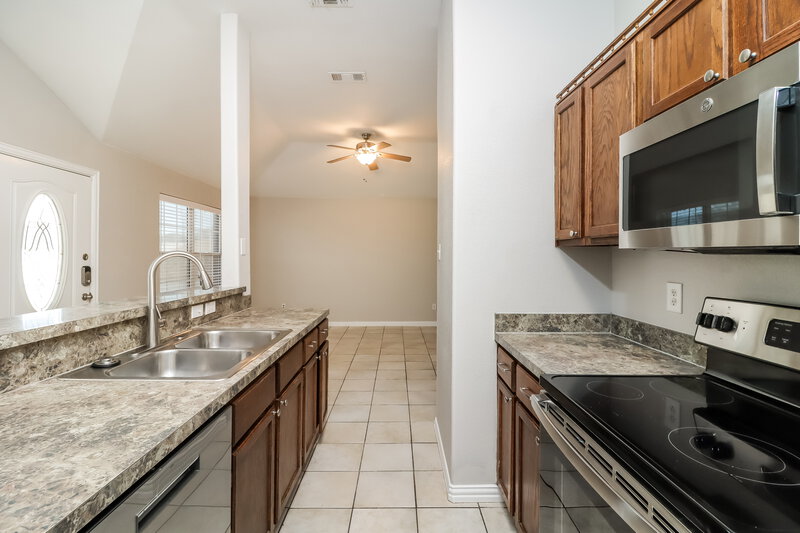 2,040/Mo, 8301 Gibbs Dr White Settlement, TX 76108 Kitchen View 2