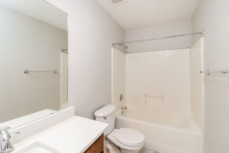 2,040/Mo, 8301 Gibbs Dr White Settlement, TX 76108 Main Bathroom View