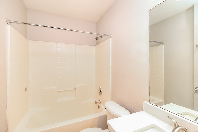 2,040/Mo, 8301 Gibbs Dr White Settlement, TX 76108 Bathroom View