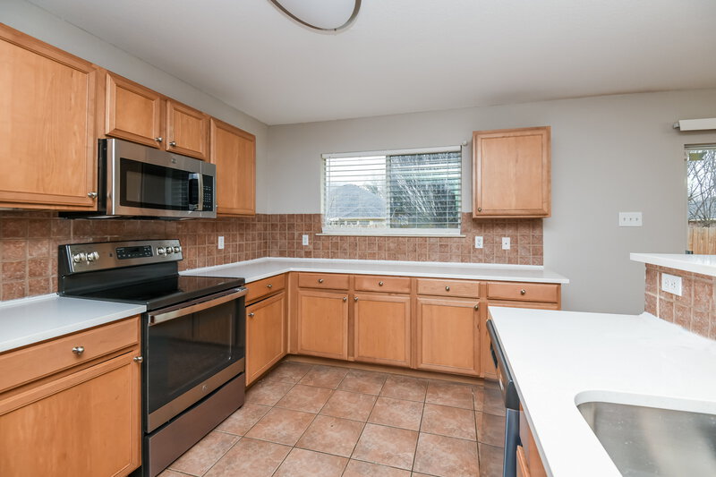 2,395/Mo, 4829 Trail Hollow Dr Fort Worth, TX 76244 Kitchen View 3