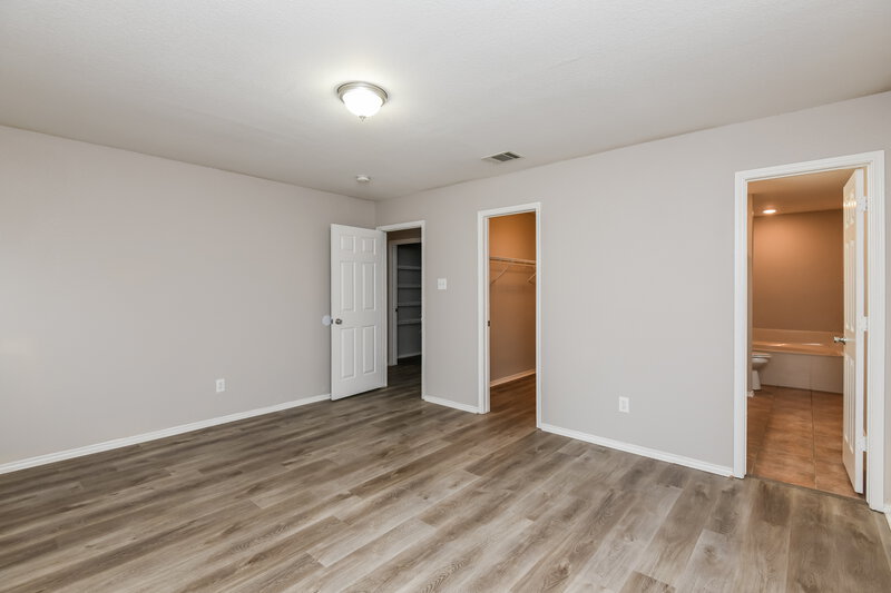 2,395/Mo, 4829 Trail Hollow Dr Fort Worth, TX 76244 Main Bedroom View