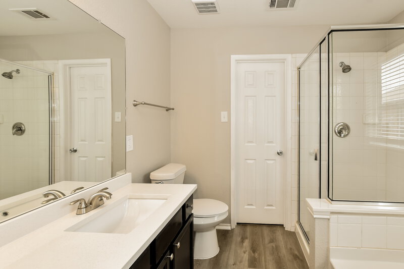 2,410/Mo, 806 Fireberry Dr Fate, TX 75087 Main Bathroom View