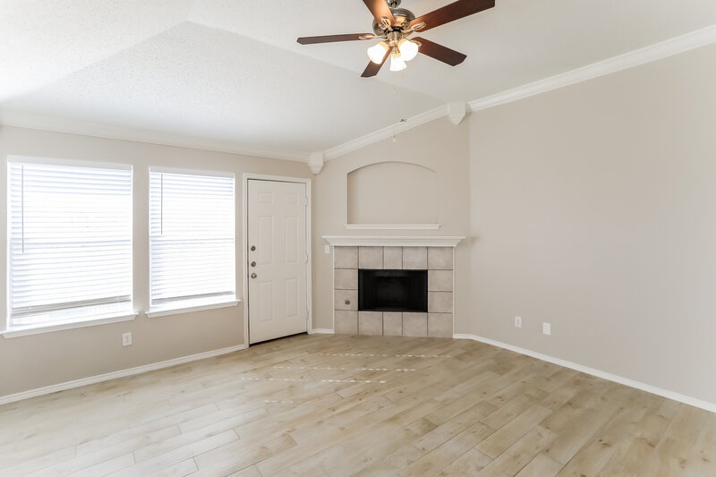 2,250/Mo, 5441 Kingsknowe Pkwy Fort Worth, TX 76135 Living Room View