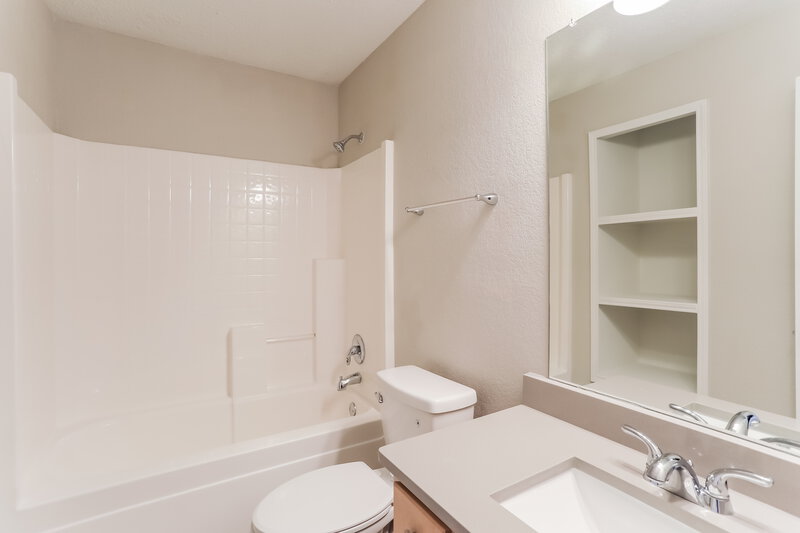 2,250/Mo, 5441 Kingsknowe Pkwy Fort Worth, TX 76135 Bathroom View