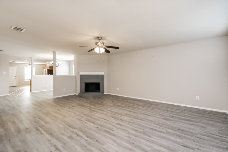 2,250/Mo, 841 Crystal Dr Burleson, TX 76028 Living Room View