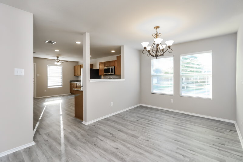 2,250/Mo, 841 Crystal Dr Burleson, TX 76028 Dining Room View