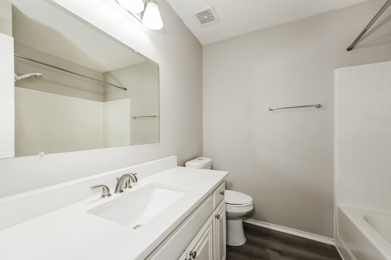 2,070/Mo, 8551 Stetson Dr Fort Worth, TX 76244 Bathroom View