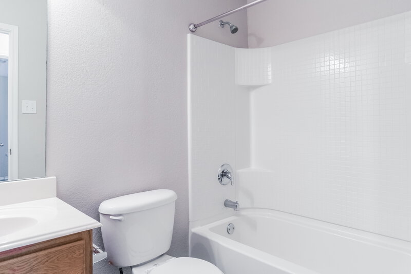 2,120/Mo, 516 Silver Leaf Dr Fate, TX 75087 Bathroom View