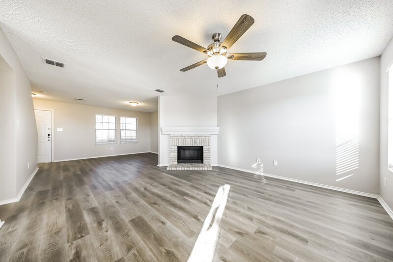 2,800/Mo, 1011 Bannack Dr Arlington, TX 76001 Living Room View 2