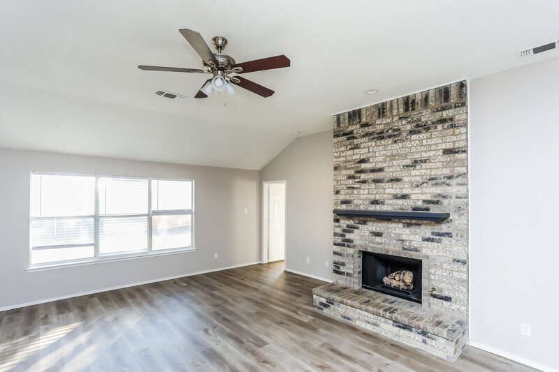 2,410/Mo, 5122 Eastcreek Dr Arlington, TX 76018 Living Room View