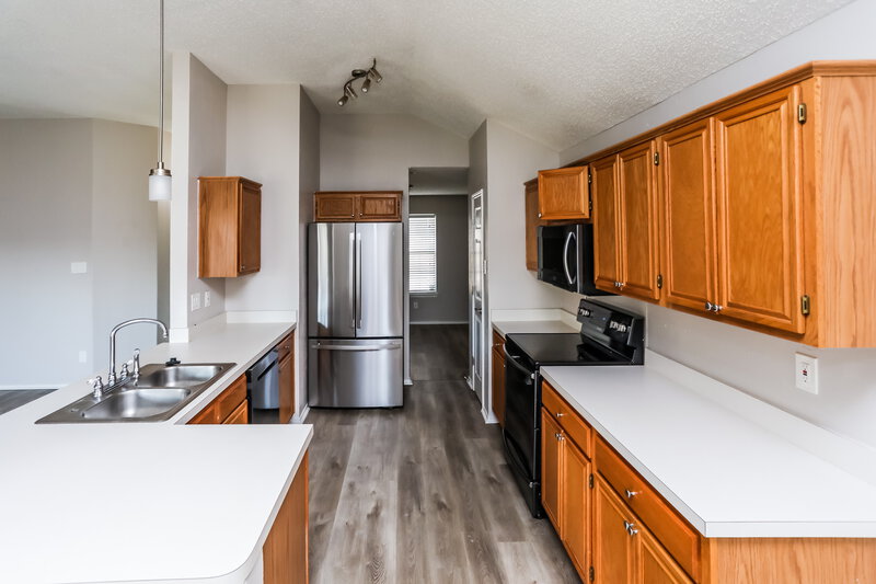 2,410/Mo, 5122 Eastcreek Dr Arlington, TX 76018 Kitchen View