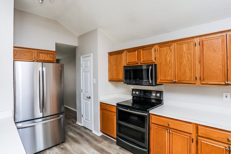2,410/Mo, 5122 Eastcreek Dr Arlington, TX 76018 Kitchen View 3