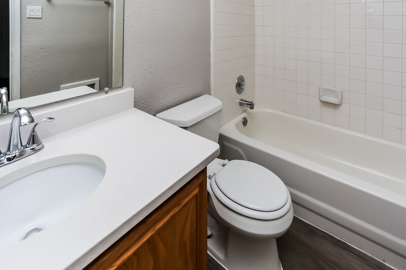 2,410/Mo, 5122 Eastcreek Dr Arlington, TX 76018 Bathroom View