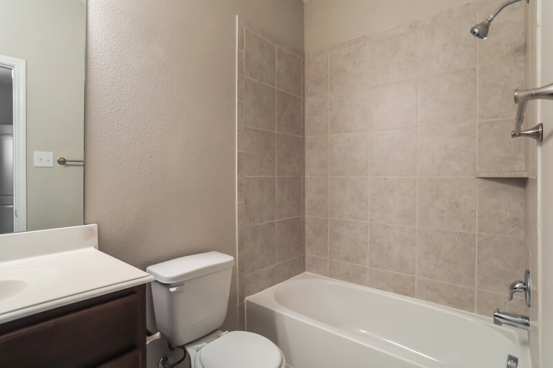 2,040/Mo, 1838 Fairbanks Dr Princeton, TX 75407 Bathroom View