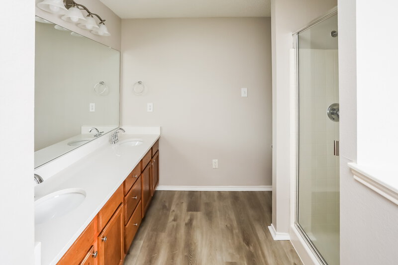 2,395/Mo, 736 Eldorado Dr Desoto, TX 75115 Main Bathroom View