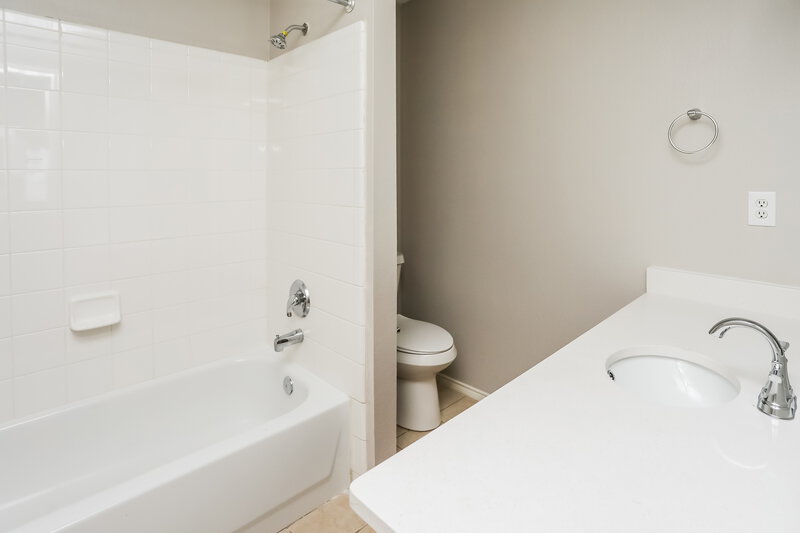 2,395/Mo, 736 Eldorado Dr Desoto, TX 75115 Bathroom View