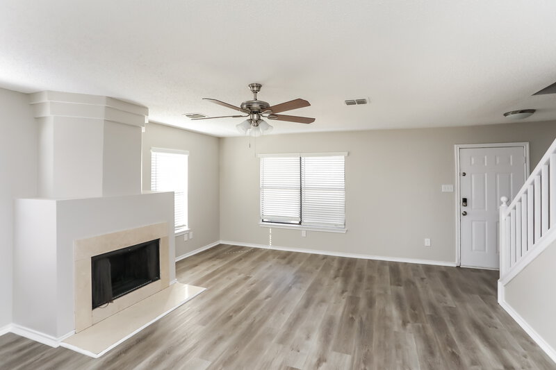 2,850/Mo, 6623 Beryl Dr Arlington, TX 76002 Living Room View 2