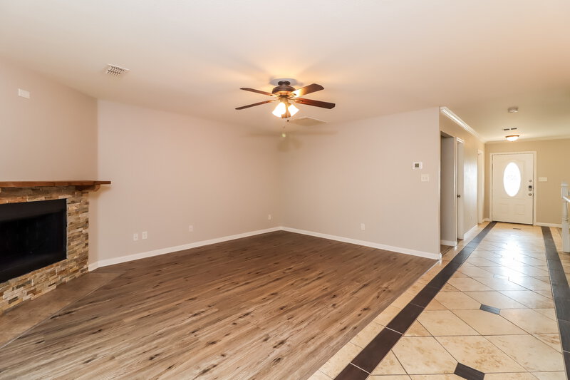 2,715/Mo, 413 Centennial Pl Crowley, TX 76036 Living Room View 2