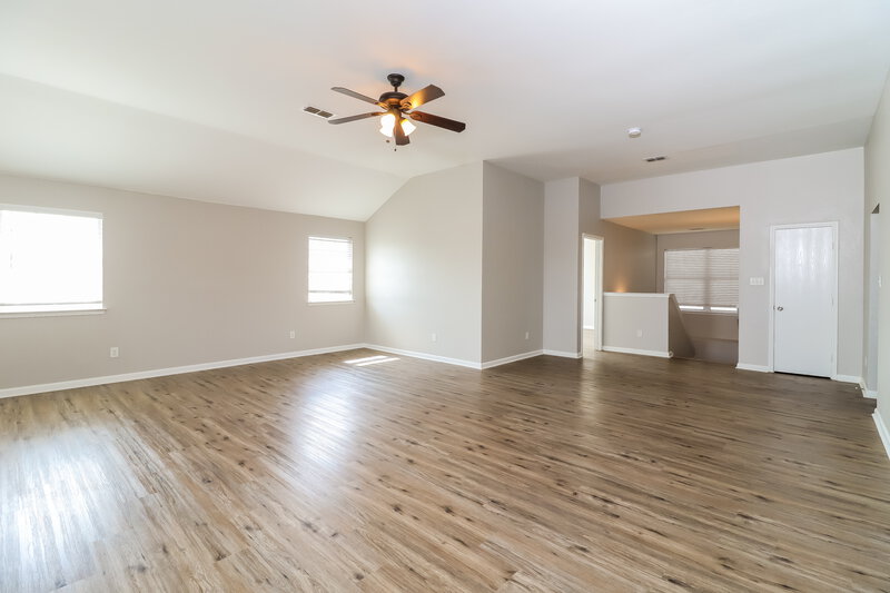 2,715/Mo, 413 Centennial Pl Crowley, TX 76036 Family Room View 2