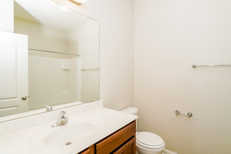 2,240/Mo, 1140 Maplewood Ln Crowley, TX 76036 Main Bathroom View