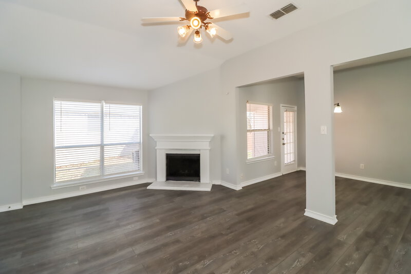 2,035/Mo, 1178 Rusticwood Ct Fort Worth, TX 76140 Living Room View 2