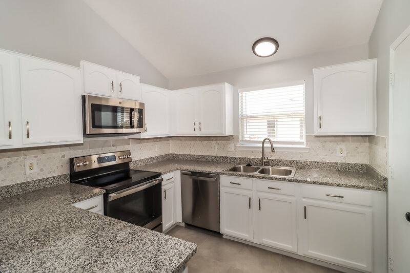 2,035/Mo, 1178 Rusticwood Ct Fort Worth, TX 76140 Kitchen View
