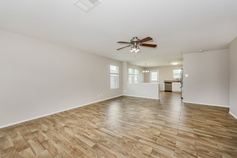 2,000/Mo, 126 Stanford Dr Forney, TX 75126 Living Room View 3