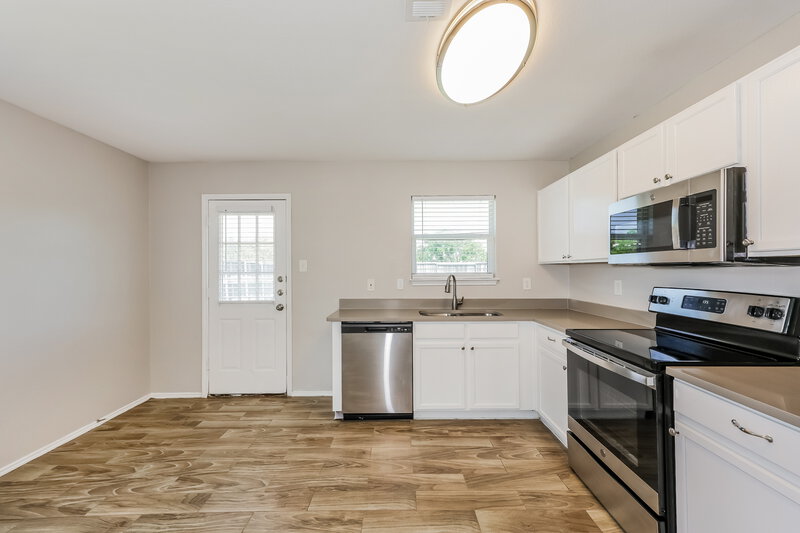 2,000/Mo, 126 Stanford Dr Forney, TX 75126 Kitchen View 2